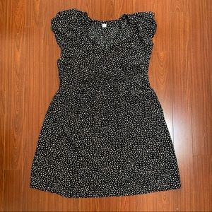 Maternity flutter sleeve black and white dress